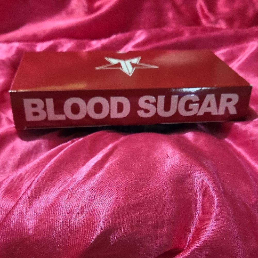 Jeffree Star Blood Sugar Pallete - Oh The Packaging Though..